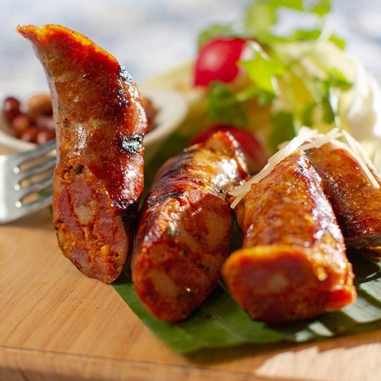 Sai Oua : Grilled Pork Sausage with Herbs & Peanut