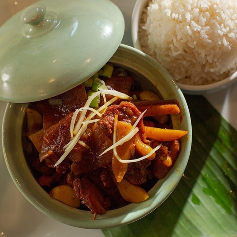 Gaeng Hung Lay: Braised Curry Chicken